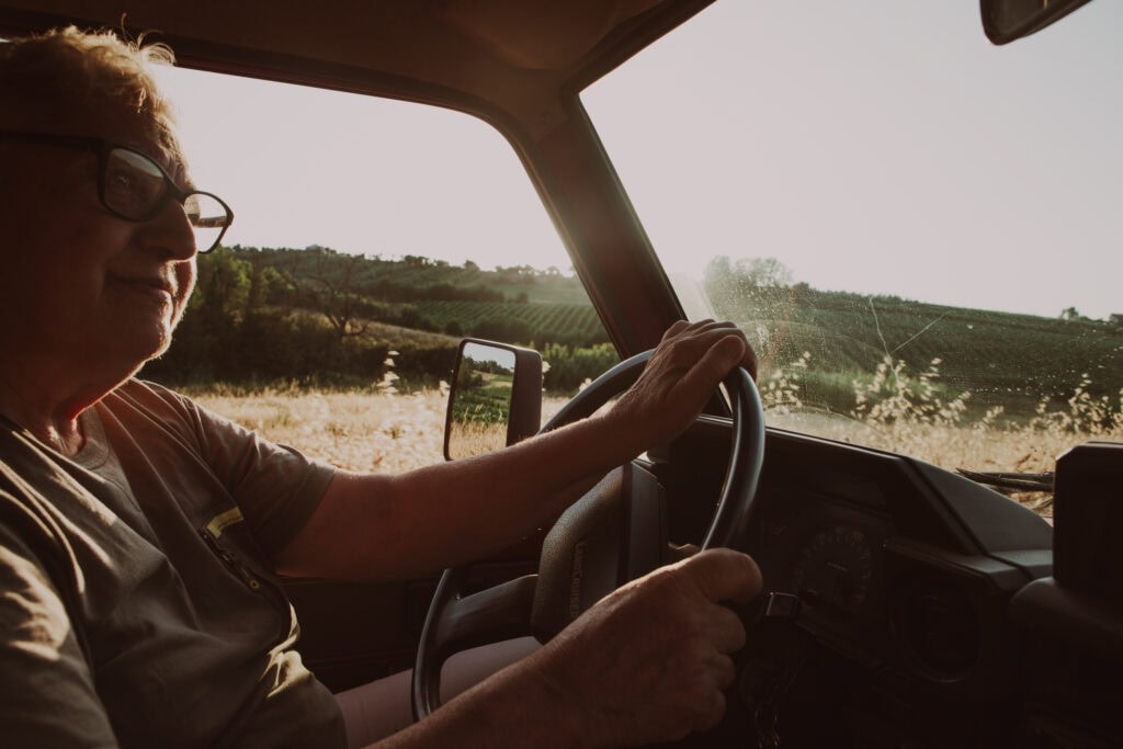 Manuela Guida la Toyota nell'azienda